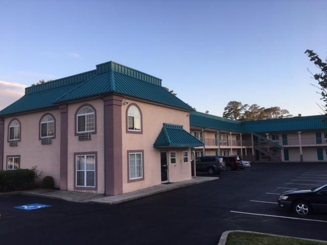 Deluxe Inn Galloway Exterior photo